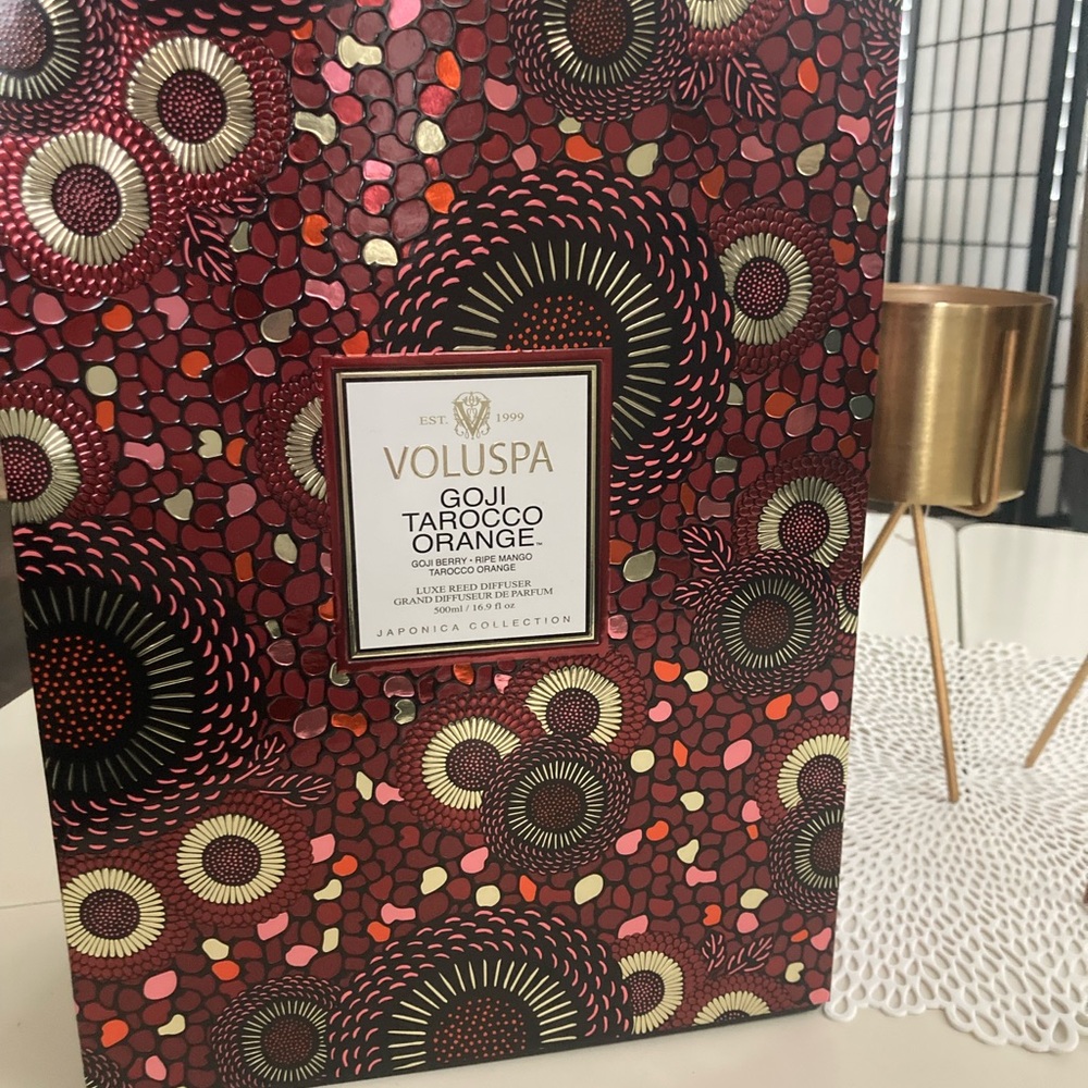 Voluspa Goji Tarocco Orange Candle - Red and Gold